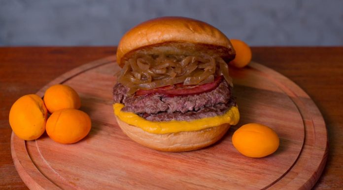 Geléia Burger lança hambúrguer com pequi