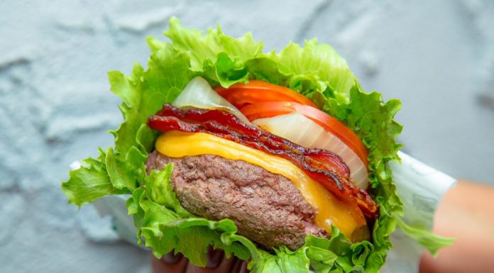 Sai o pão, entra o alface: sandubas menos calóricos