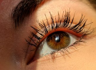Alongamento de cílios vira febre entre as brasileiras