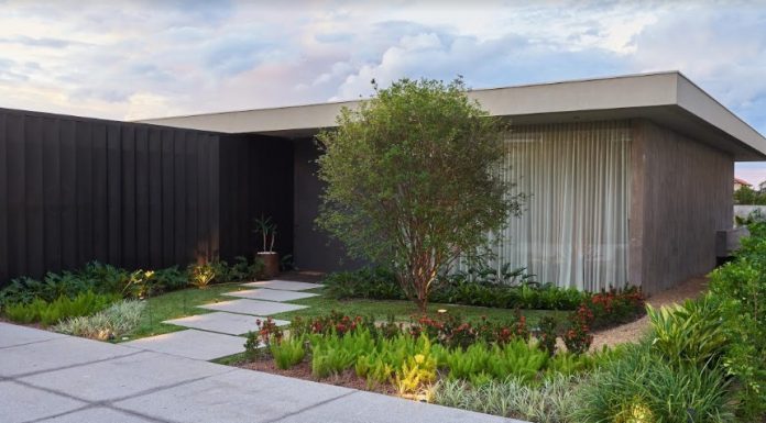 Paisagismo evidencia residência na capital