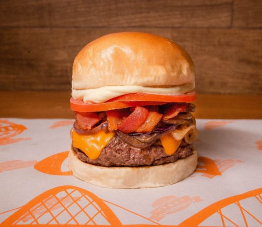 Geléia lança hambúrguer em celebração ao Dia dos Pais