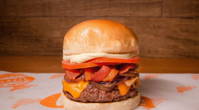 Geléia lança hambúrguer em celebração ao Dia dos Pais