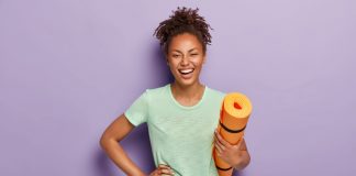 Semana do ‘Yoga do Riso Online’ promete encher a internet de leveza e alegria