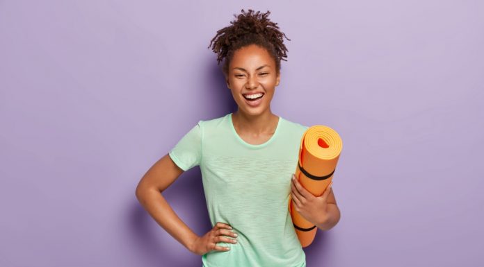 Semana do ‘Yoga do Riso Online’ promete encher a internet de leveza e alegria