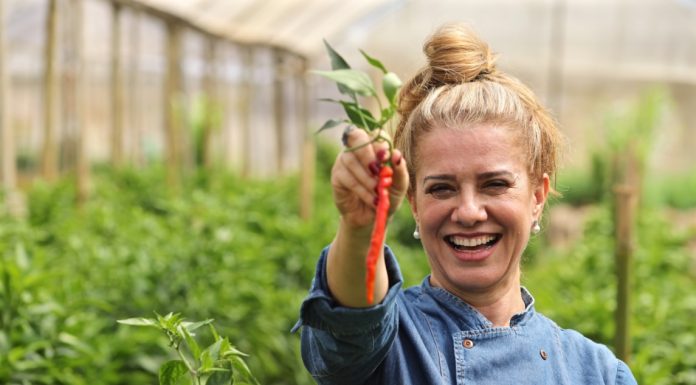 “A força da mulher na gastronomia” é o tema de lives da chef Leninha Camargo