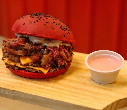 Dia dos Namorados: Chama Smash Burguer lança burguer afrodisíaco
