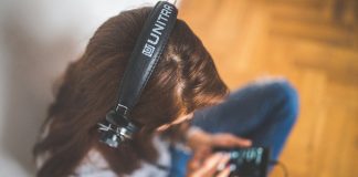 Surdez: especialista alerta para os sintomas e tratamento precoce