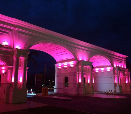 Com campanha de conscientização e pórtico iluminado, Pontão engaja-se no “Outubro Rosa”