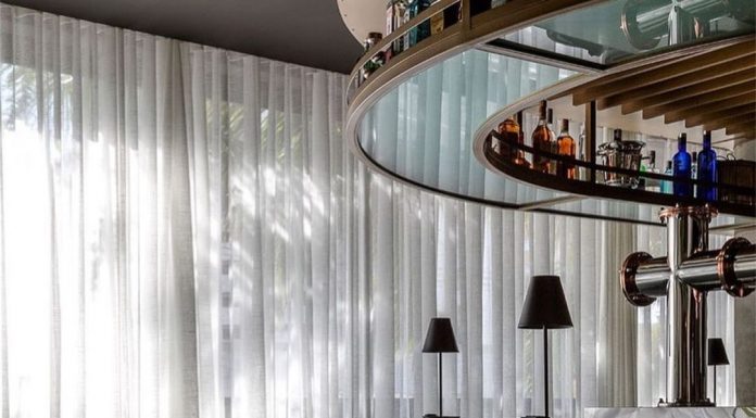 Jader Almeida apresenta a atemporal e elegante banqueta Claire