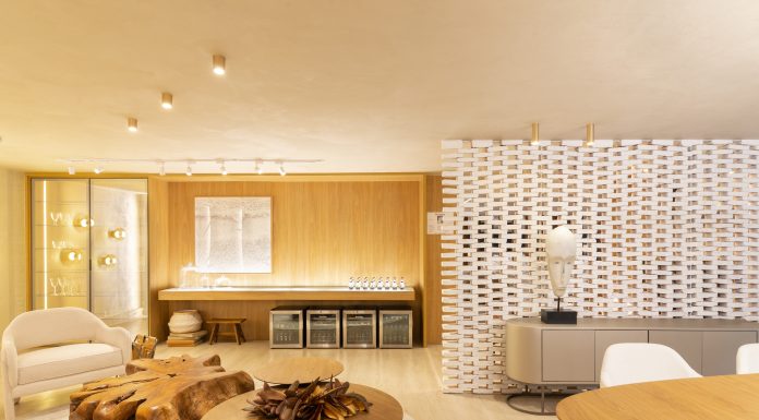 Ana Karolina e Pedro Henrique apresentam a Casa Relato