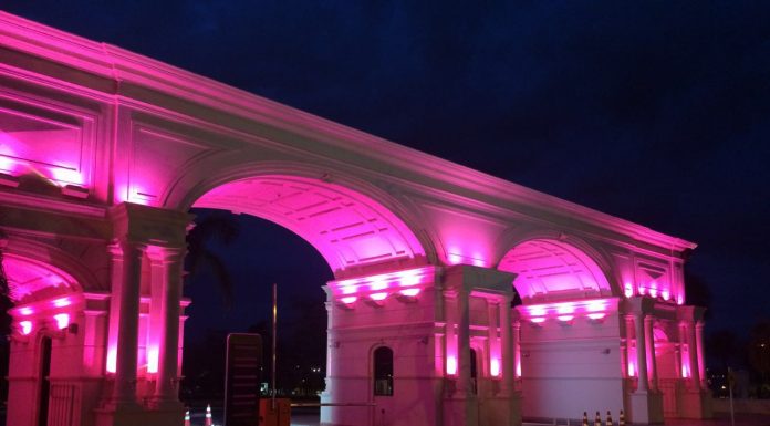 “Outubro Rosa”: Pontão ilumina pórtico com a cor símbolo da campanha mundial
