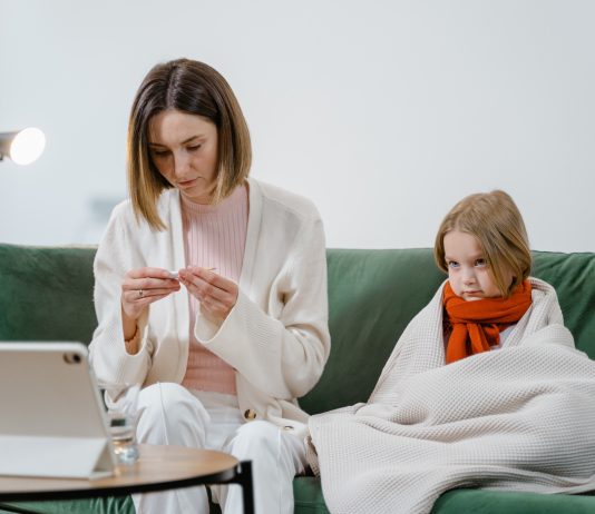 Especialista alerta sobre os perigos de medicar crianças sem acompanhamento médico