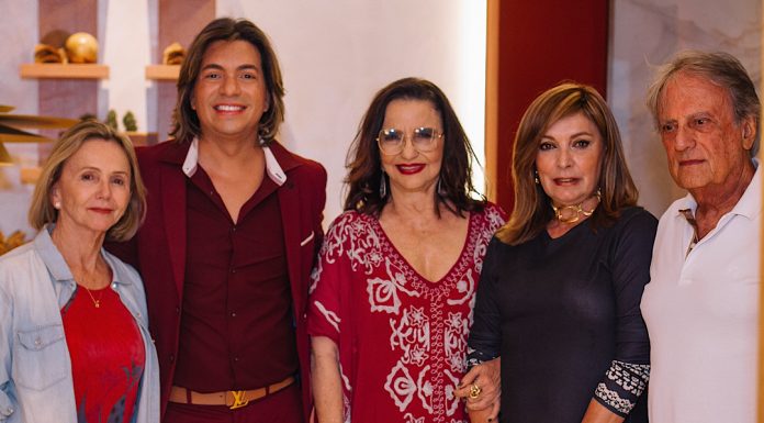 Jota Pacini celebra espaço da CASACOR em noite especial