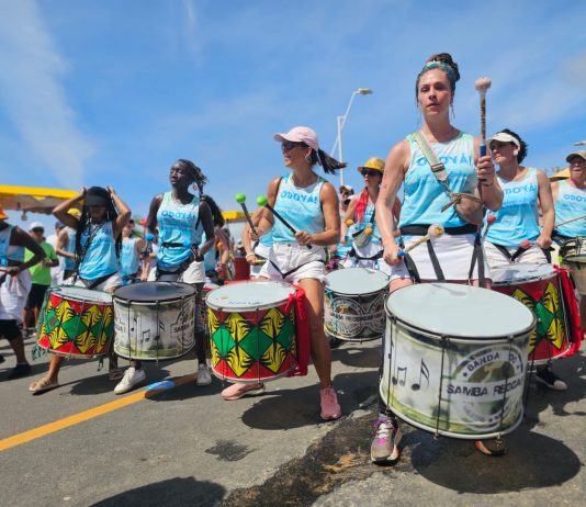 Bloco Batukenjé na Rua leva arte inclusiva para públicos de todas as idades na Vila Telebrasília