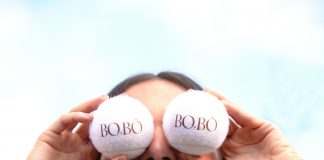 Theresa Fonseca incorpora tenista em ensaio de fotos