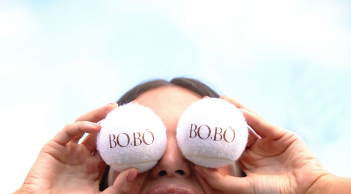 Theresa Fonseca incorpora tenista em ensaio de fotos