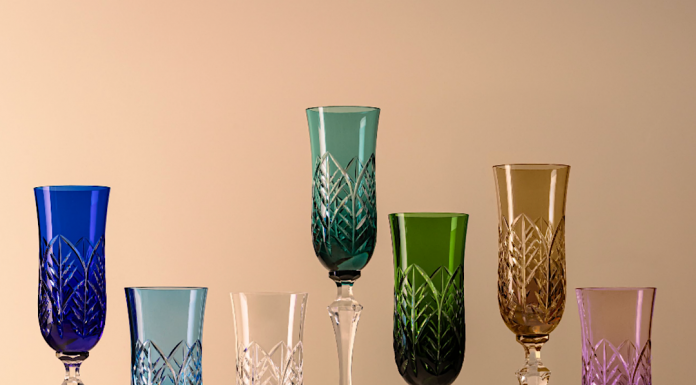 Explorando cores: A elegância das folhas em cristais da Strauss