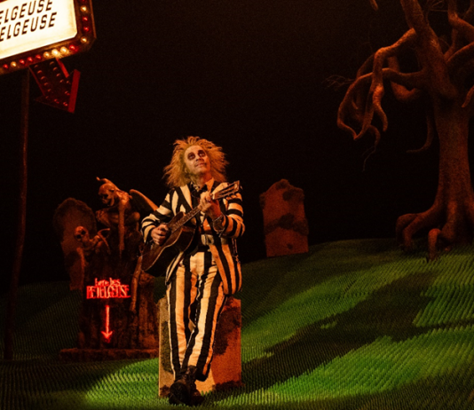 Novo filme de Tim Burton garante topo das bilheterias brasileiras e mundiais