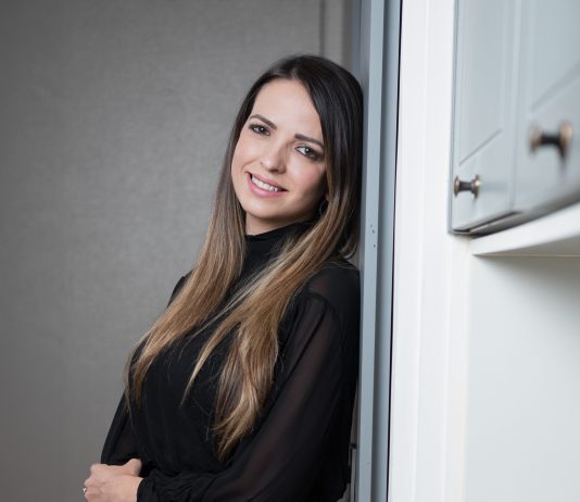 Juliana Cascaes assina o Lounge Vip do SPFW