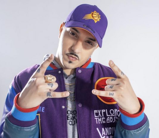 Rapper Delacruz faz show no Complexo Fora do Eixo