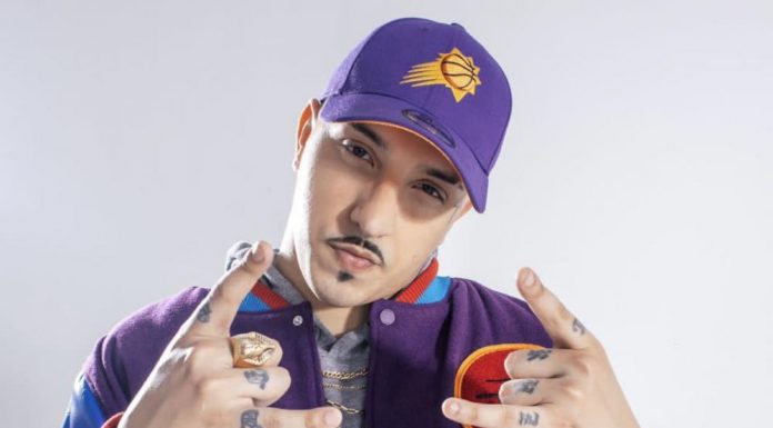 Rapper Delacruz faz show no Complexo Fora do Eixo