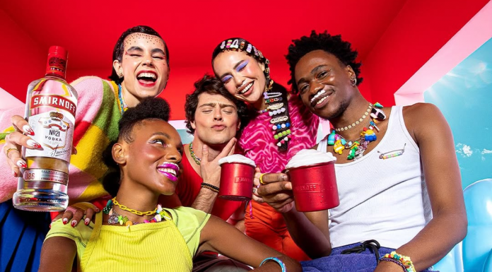 Smirnoff faz história no Lollapalooza Brasil 2025 com drinks sem álcool