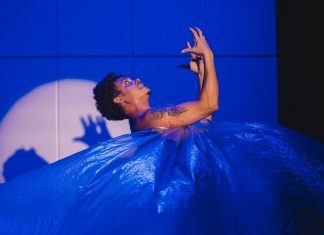 Caixa Cultural recebe Silvero Pereira no solo teatral “Pequeno Monstro”