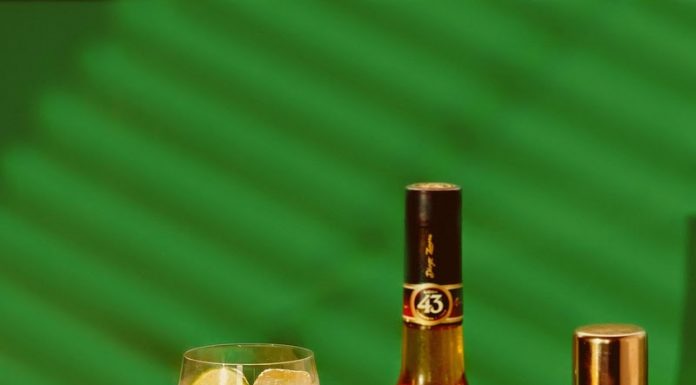 Licor 43 promove ação de double drink com limão em bares e restaurantes