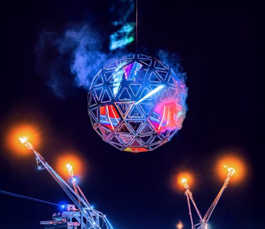 Camarote Alma Rio recebe experiência inédita do Burning Man no Brasil no Desfile das Campeãs