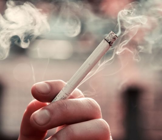 Tabagismo volta a crescer no Brasil e acende alerta para uso de cigarros eletrônicos entre jovens