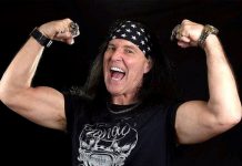 Primeiro vocalista do AC/DC se apresenta em Brasília