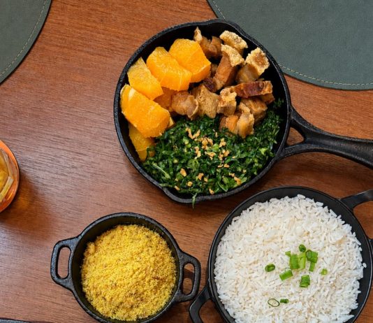 Papaya Bar e Gastronomia celebra o fim de semana com feijoada